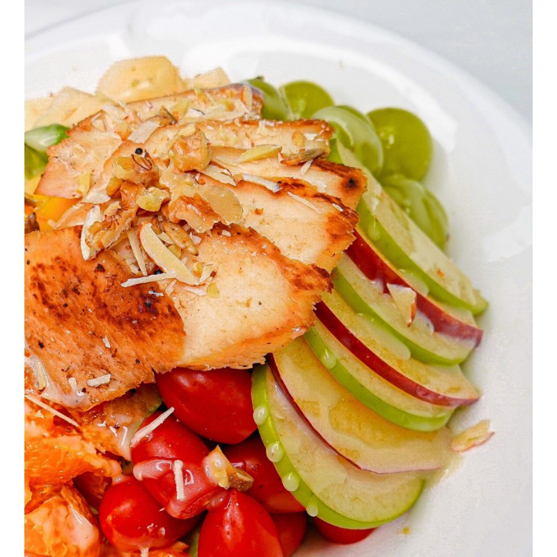 GRILLED CHICKEN BREAST AND FRUIT SALAD WITH HONEY-MAYONNAISE DRESSING